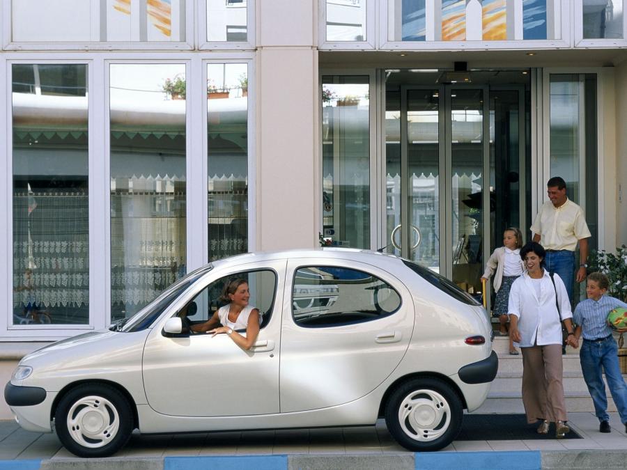  Citroen Berlingo Berline Bulle Concept 1996 года  (фото 9 из 13)